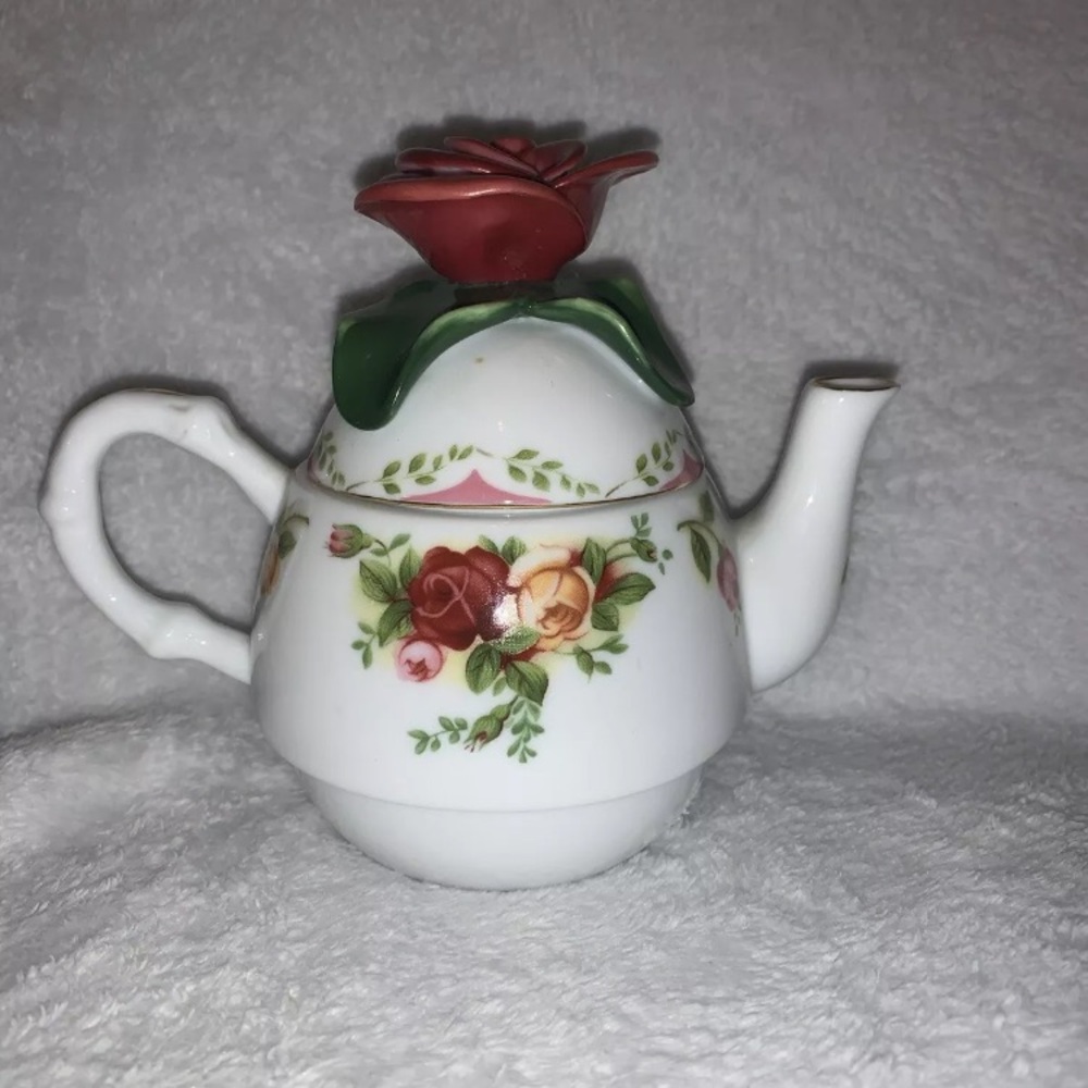 1962 Royal Albert Country Roses Tea Pot Rare